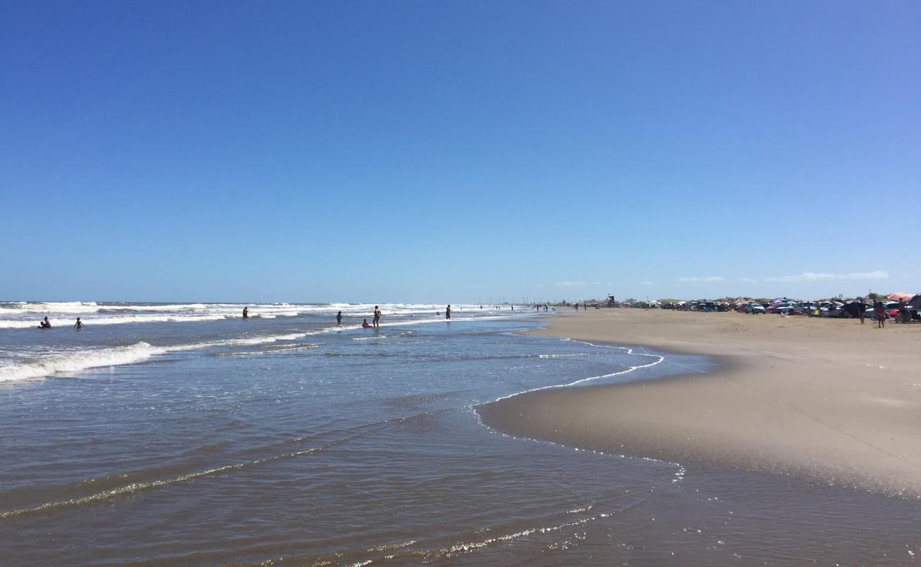 Praia do Cassino'in fotoğrafı açık bej kum yüzey ile
