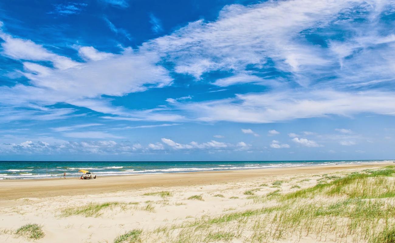 Praia do Farol da Solidao'in fotoğrafı açık bej kum yüzey ile