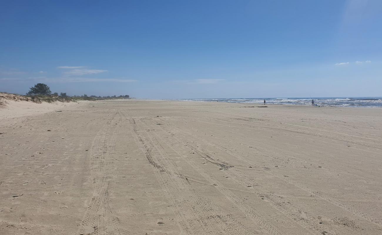 Balneario Atlantico Plajı'in fotoğrafı parlak ince kum yüzey ile