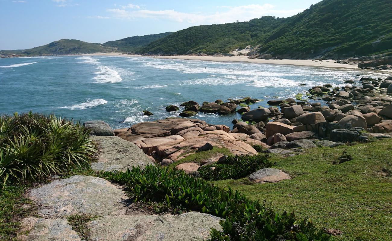 Praia do Manelome'in fotoğrafı parlak ince kum yüzey ile