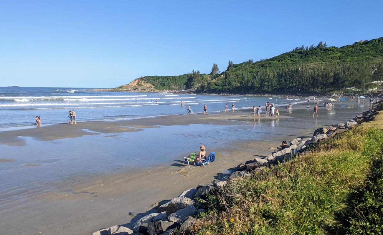 Praia da Ribanceira'in fotoğrafı açık bej kum yüzey ile