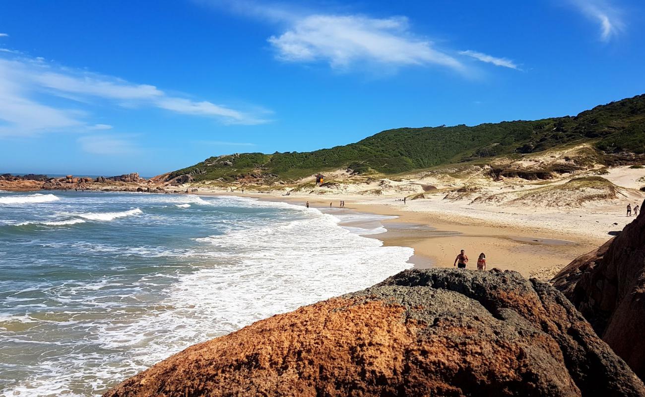 Prainha Guarda do Embau'in fotoğrafı açık bej kum yüzey ile