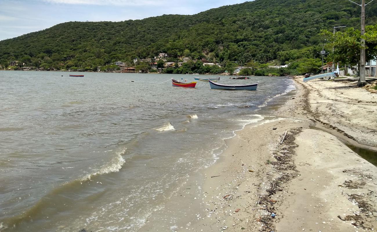 Praia de Canto'in fotoğrafı parlak kum yüzey ile