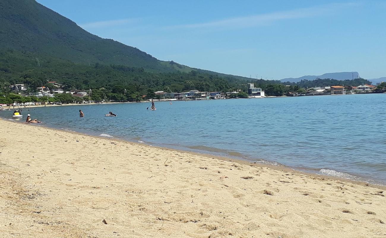 Praia de Fora'in fotoğrafı parlak kum yüzey ile