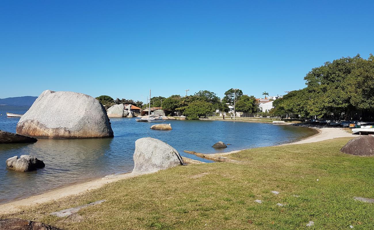 Praia do Castelinho'in fotoğrafı açık bej kum yüzey ile