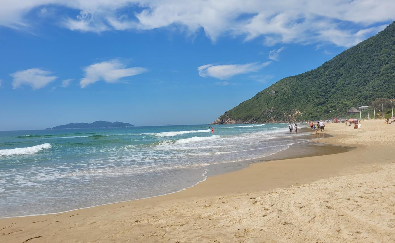 Rio das Pacas Plajı'in fotoğrafı parlak kum yüzey ile