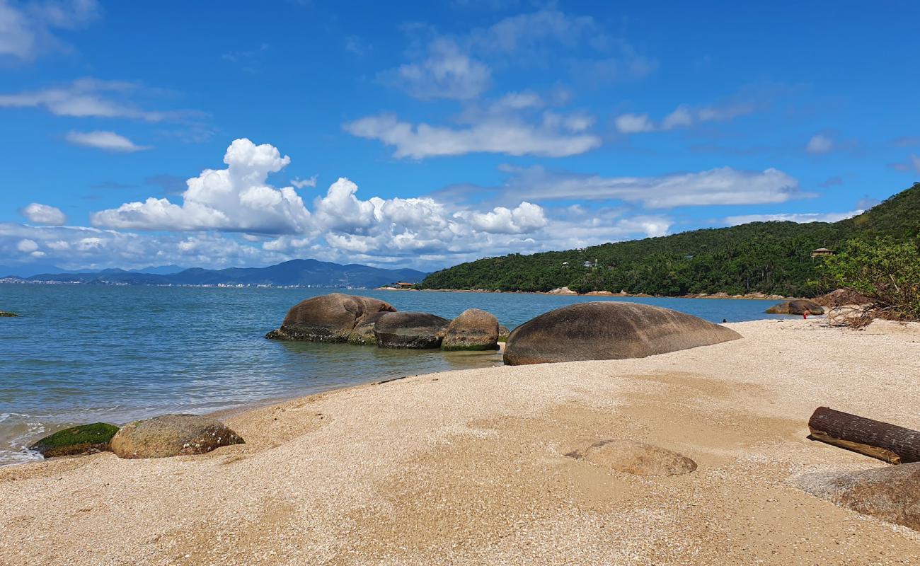 Praia do Sinal'in fotoğrafı parlak kum yüzey ile