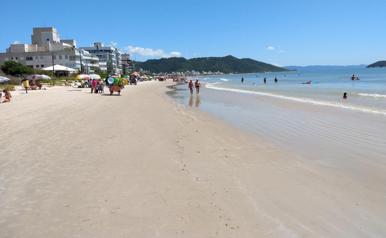 Praia Palmas do Arvoredo'in fotoğrafı i̇nce bej kum yüzey ile