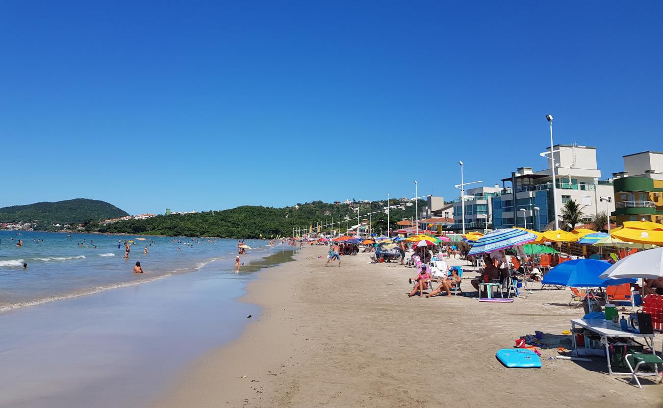 Praia de Bombas'in fotoğrafı i̇nce bej kum yüzey ile