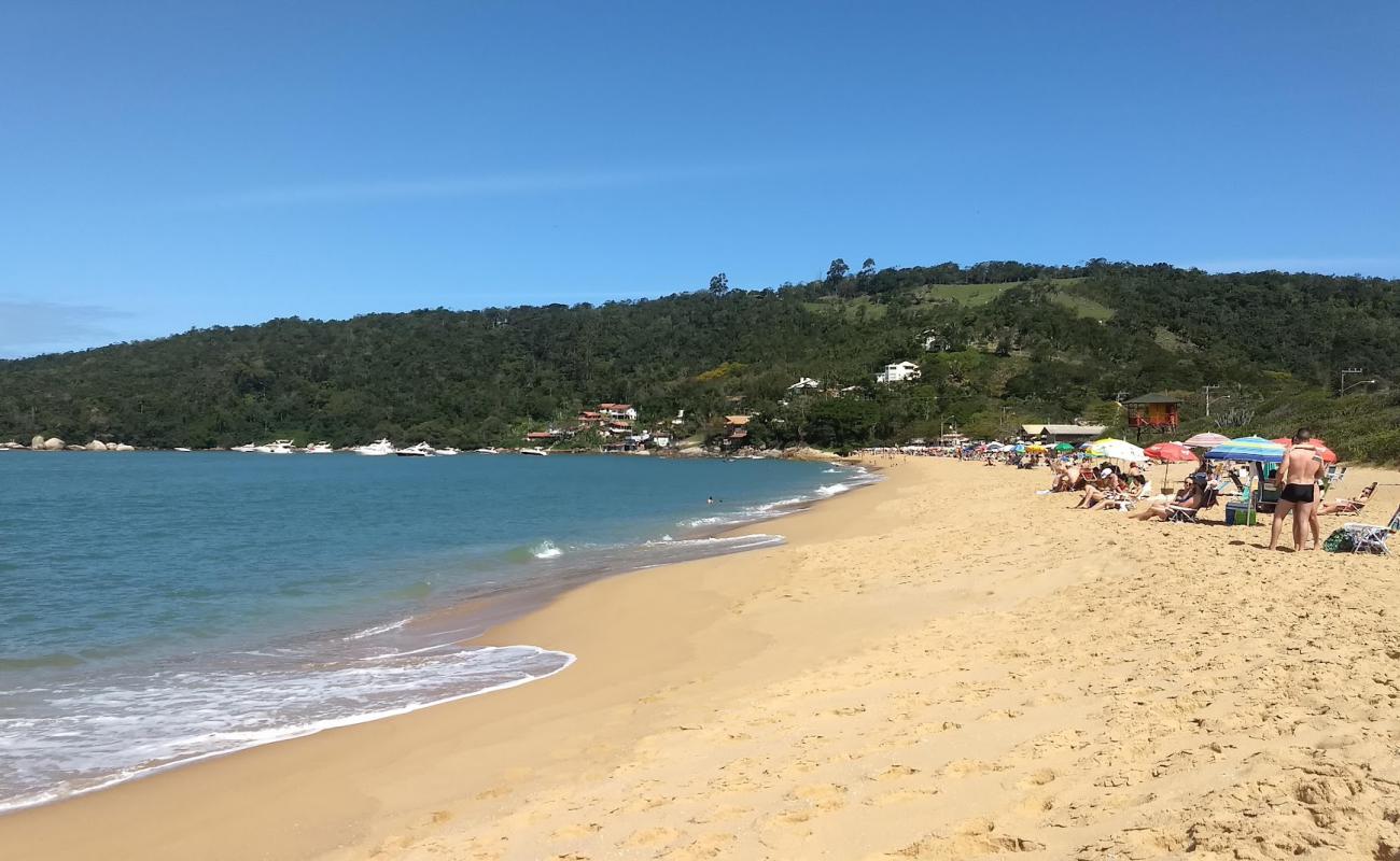 Praia de Taquaras'in fotoğrafı açık bej kum yüzey ile