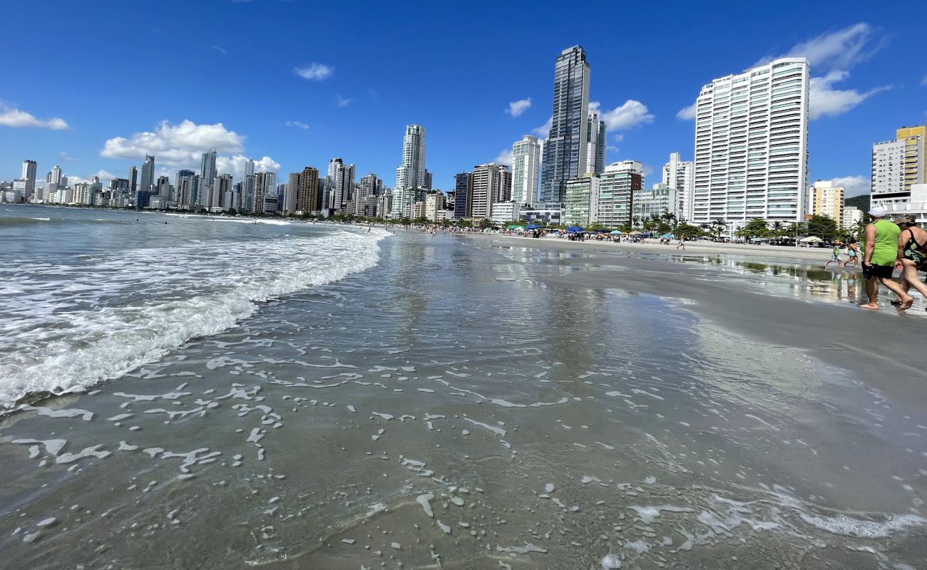 Praia de Camboriu II'in fotoğrafı parlak kum yüzey ile