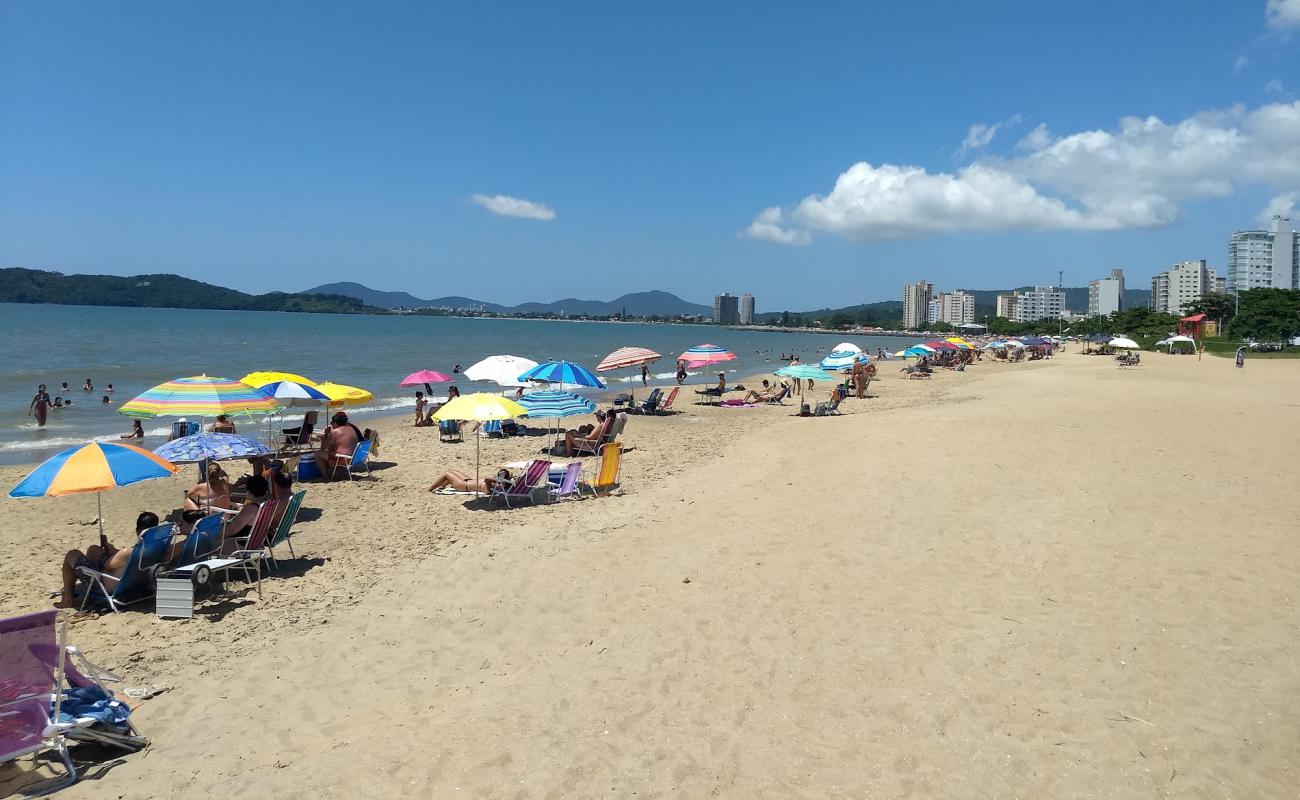 Piçarras Plajı'in fotoğrafı açık bej kum yüzey ile