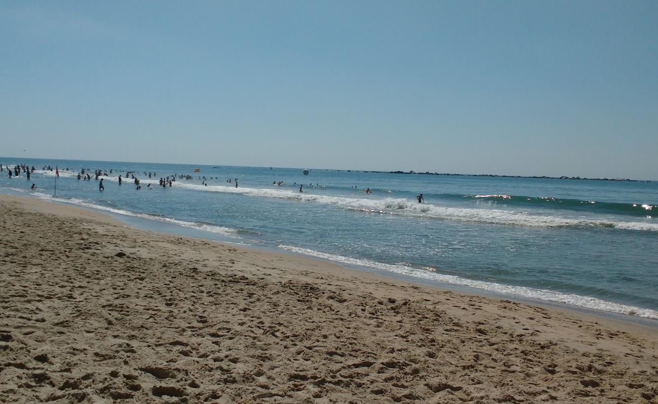 Central Beach - Barra Velha'in fotoğrafı açık bej kum yüzey ile