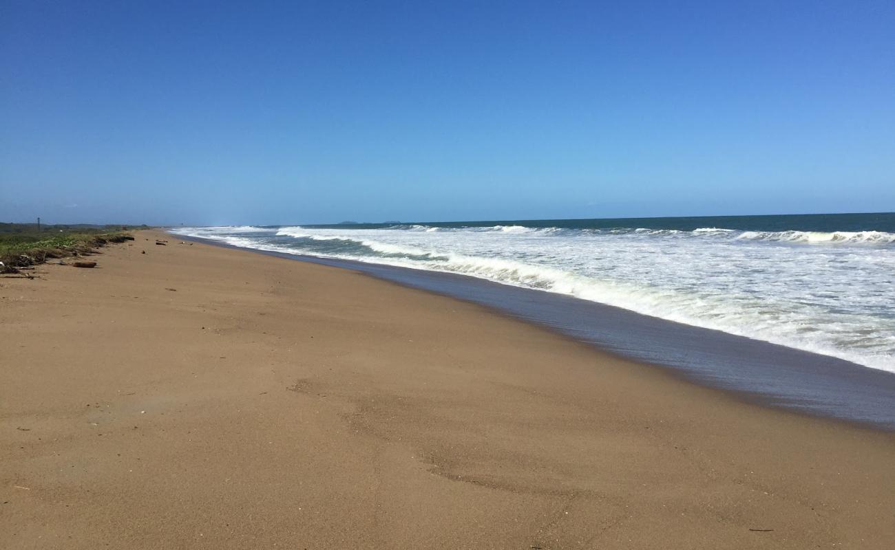 Barra Velha Plajı'in fotoğrafı parlak kum yüzey ile