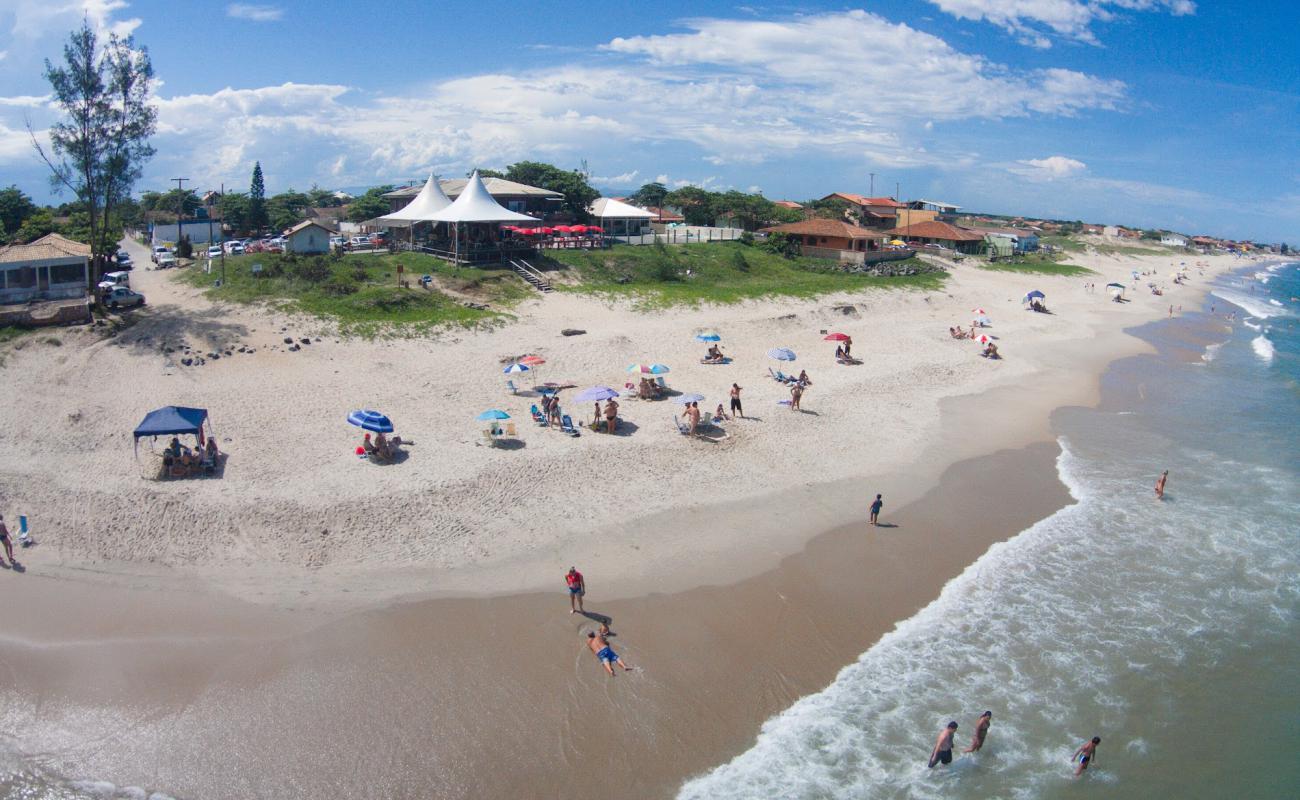 Bispo Plajı'in fotoğrafı parlak kum yüzey ile