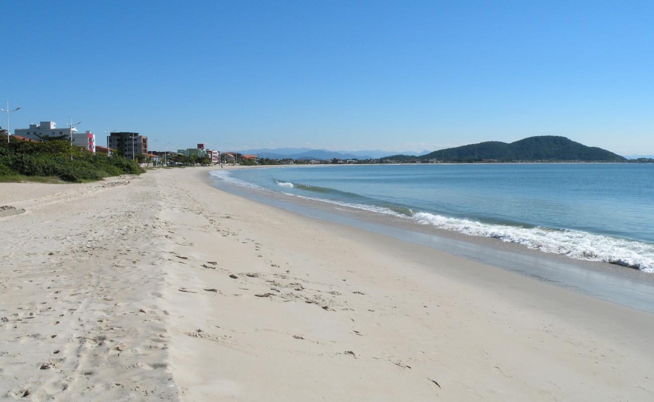 Enseada Plajı'in fotoğrafı parlak ince kum yüzey ile