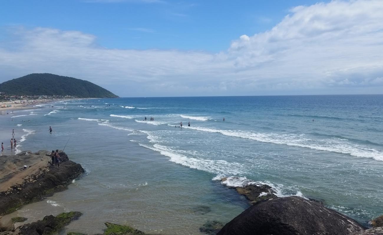 Ubatuba Plajı'in fotoğrafı i̇nce bej kum yüzey ile
