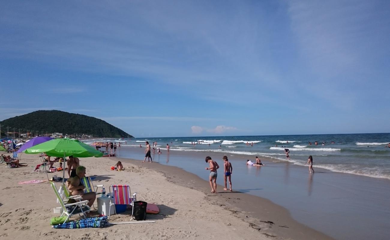 Itaguacu Plajı'in fotoğrafı i̇nce bej kum yüzey ile