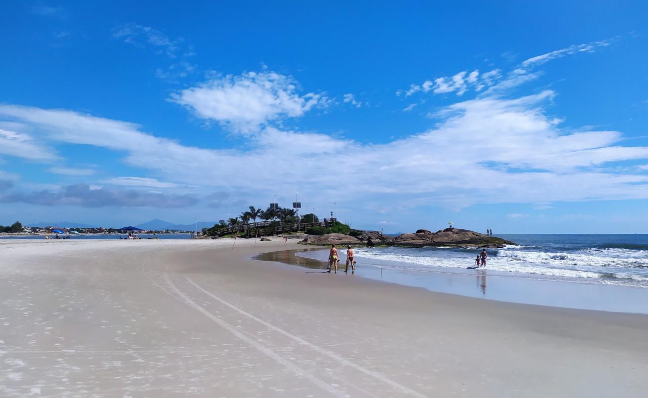 Itapema do Norte Plajı'in fotoğrafı parlak ince kum yüzey ile