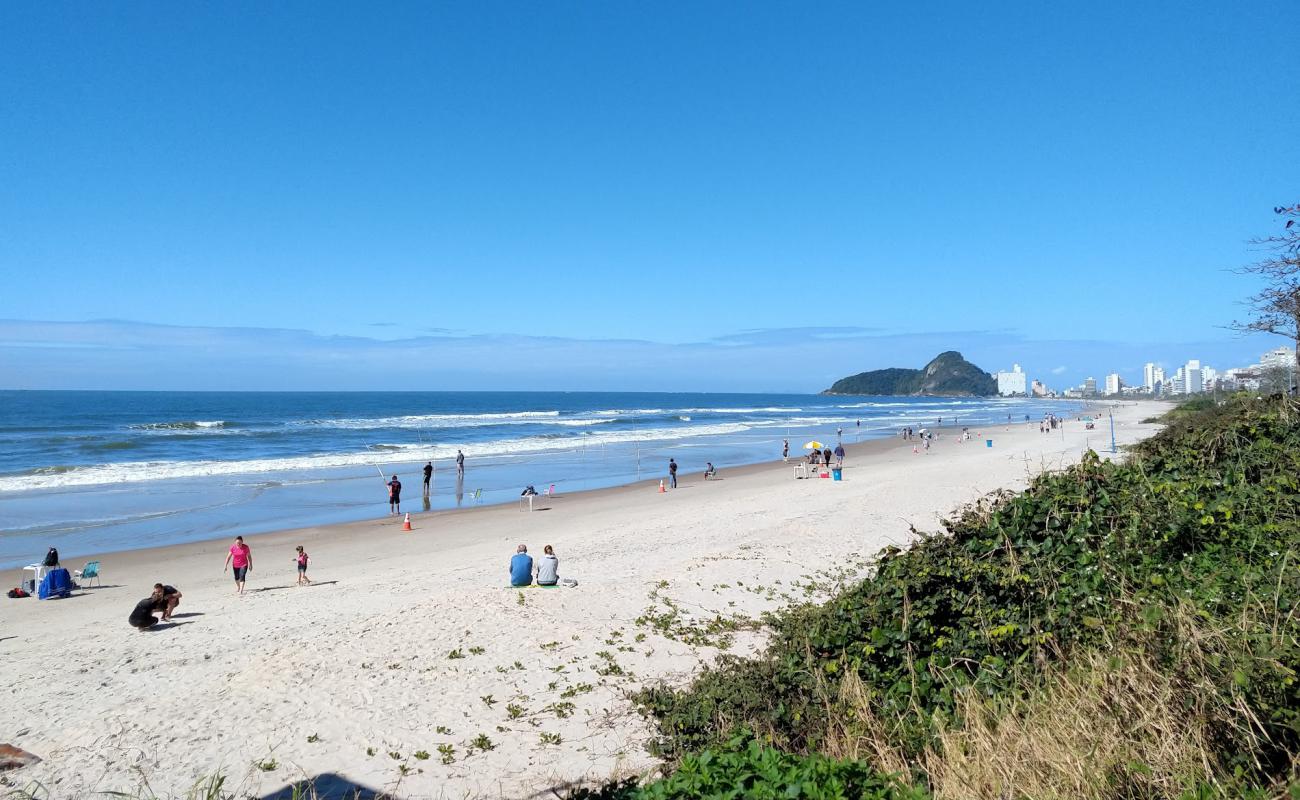 Praia Brava de Caiobá'in fotoğrafı i̇nce bej kum yüzey ile