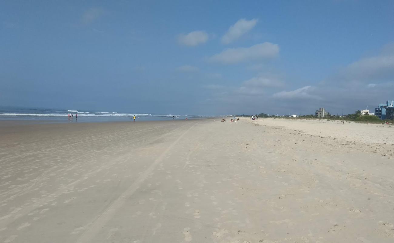 Balneario Santa Terezinha Plajı'in fotoğrafı i̇nce bej kum yüzey ile