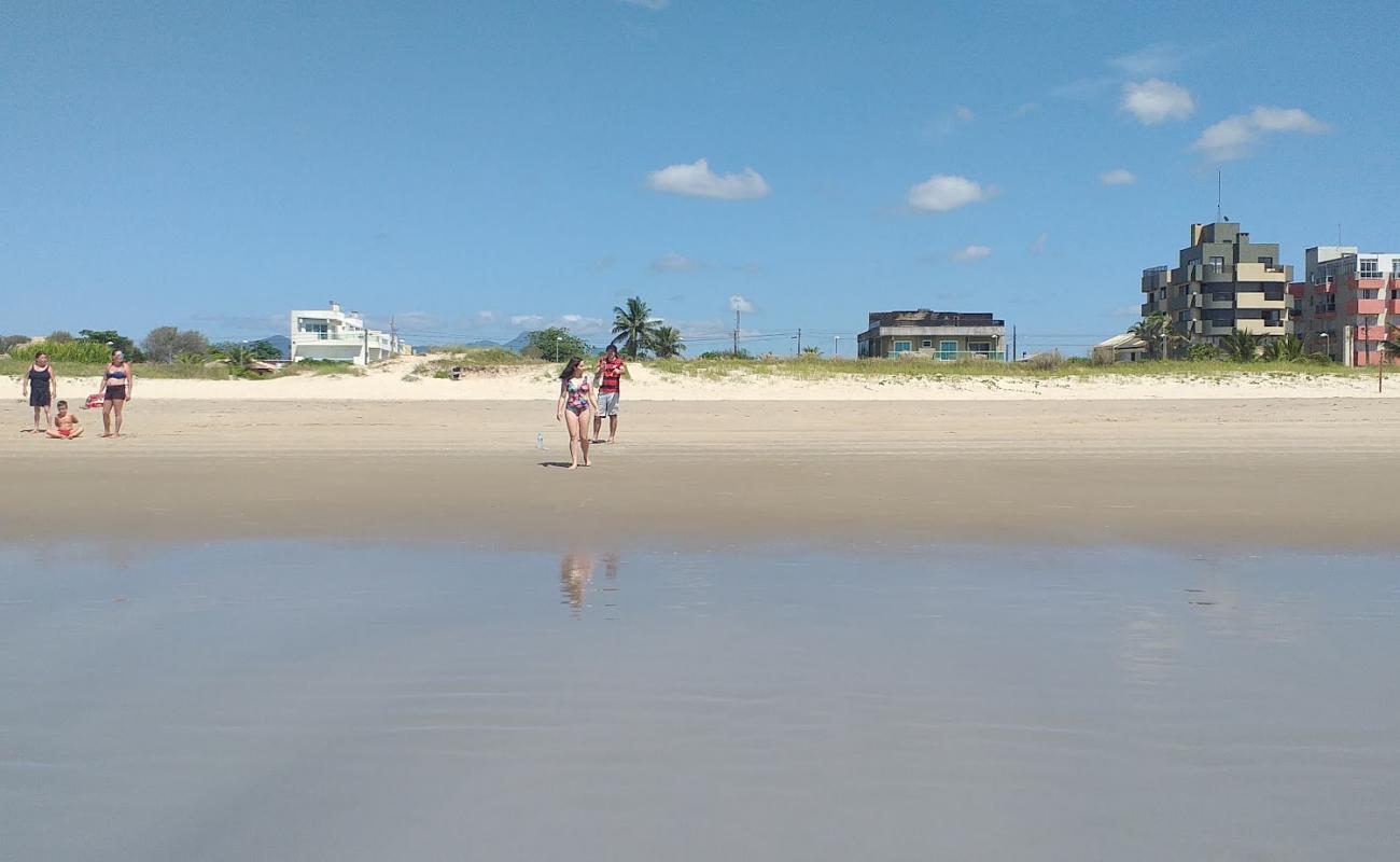 Pontal do Sul Plajı'in fotoğrafı i̇nce bej kum yüzey ile