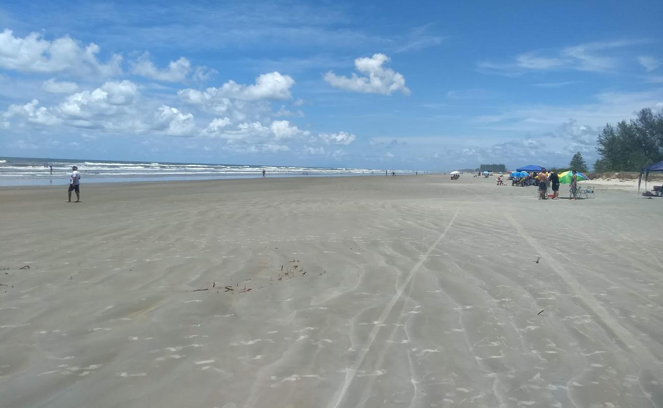 Praia do Araçá'in fotoğrafı i̇nce bej kum yüzey ile
