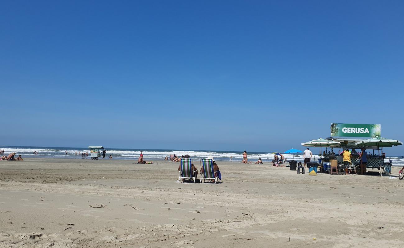 Praia do Balneario Maracana'in fotoğrafı açık bej kum yüzey ile