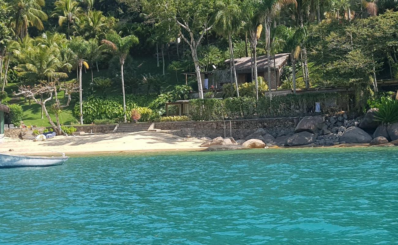 Praia do Flamenguinho'in fotoğrafı parlak ince kum yüzey ile