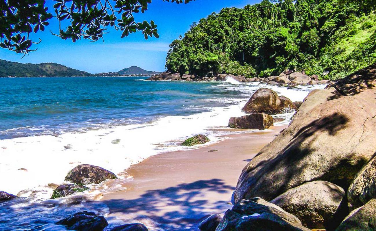 Praia Saco da Mae Maria'in fotoğrafı açık bej kum yüzey ile