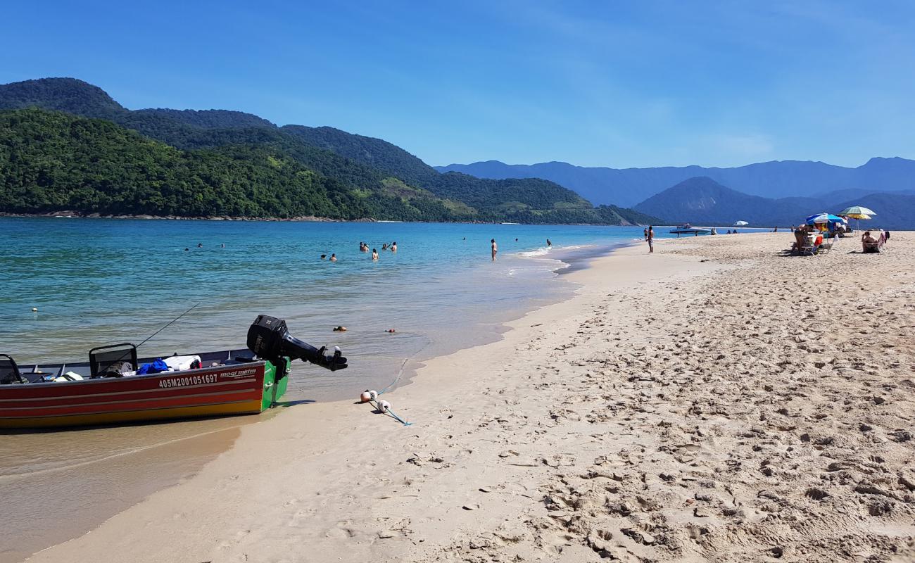Praia da Ilha do Prumirim'in fotoğrafı açık bej kum yüzey ile