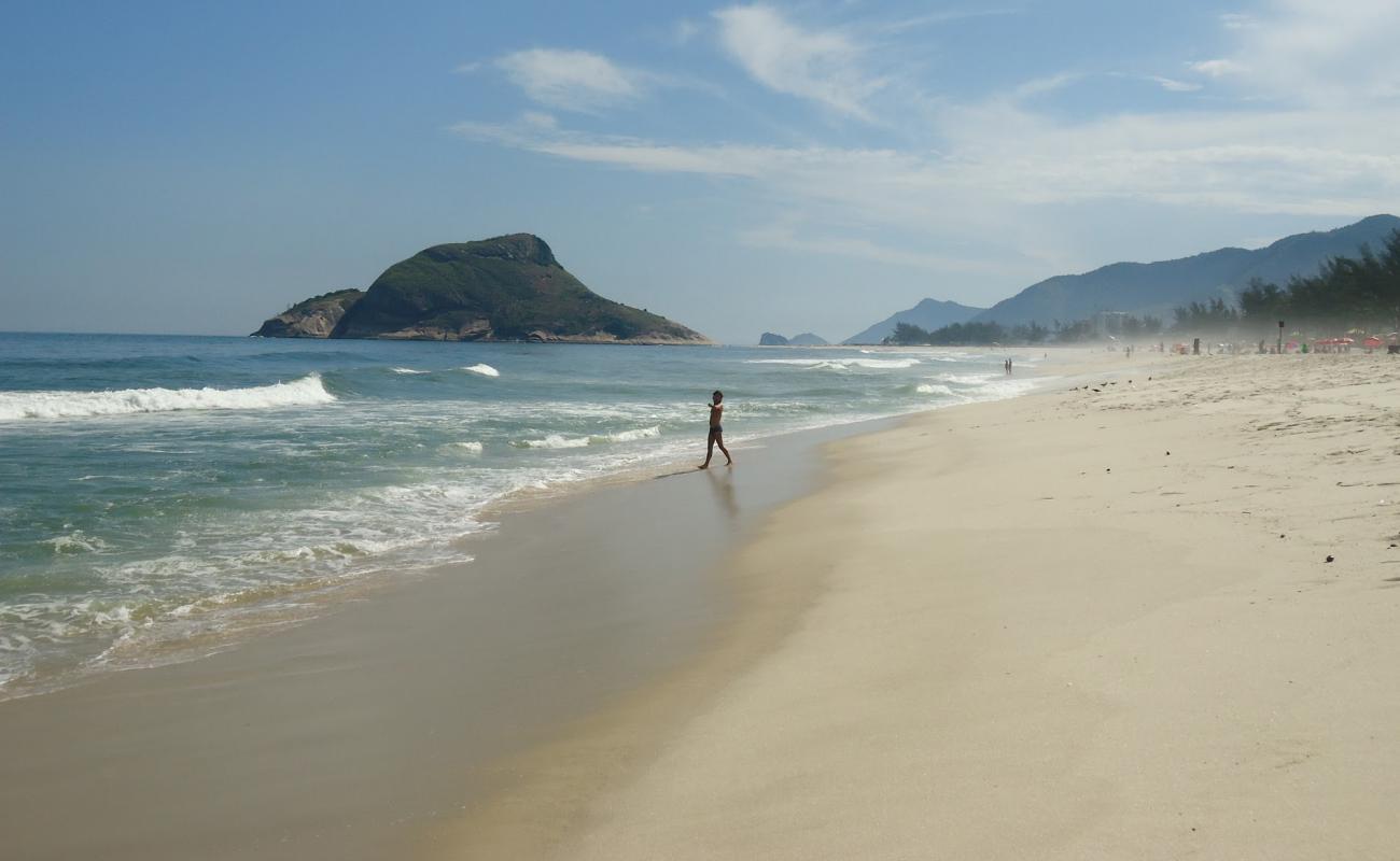 Bandeirantes Plajı'in fotoğrafı i̇nce bej kum yüzey ile