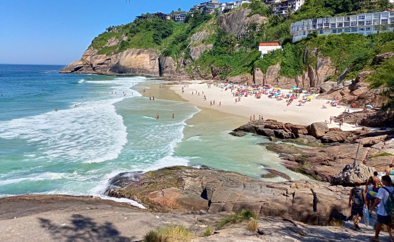 Praia da Joatinga'in fotoğrafı parlak ince kum yüzey ile