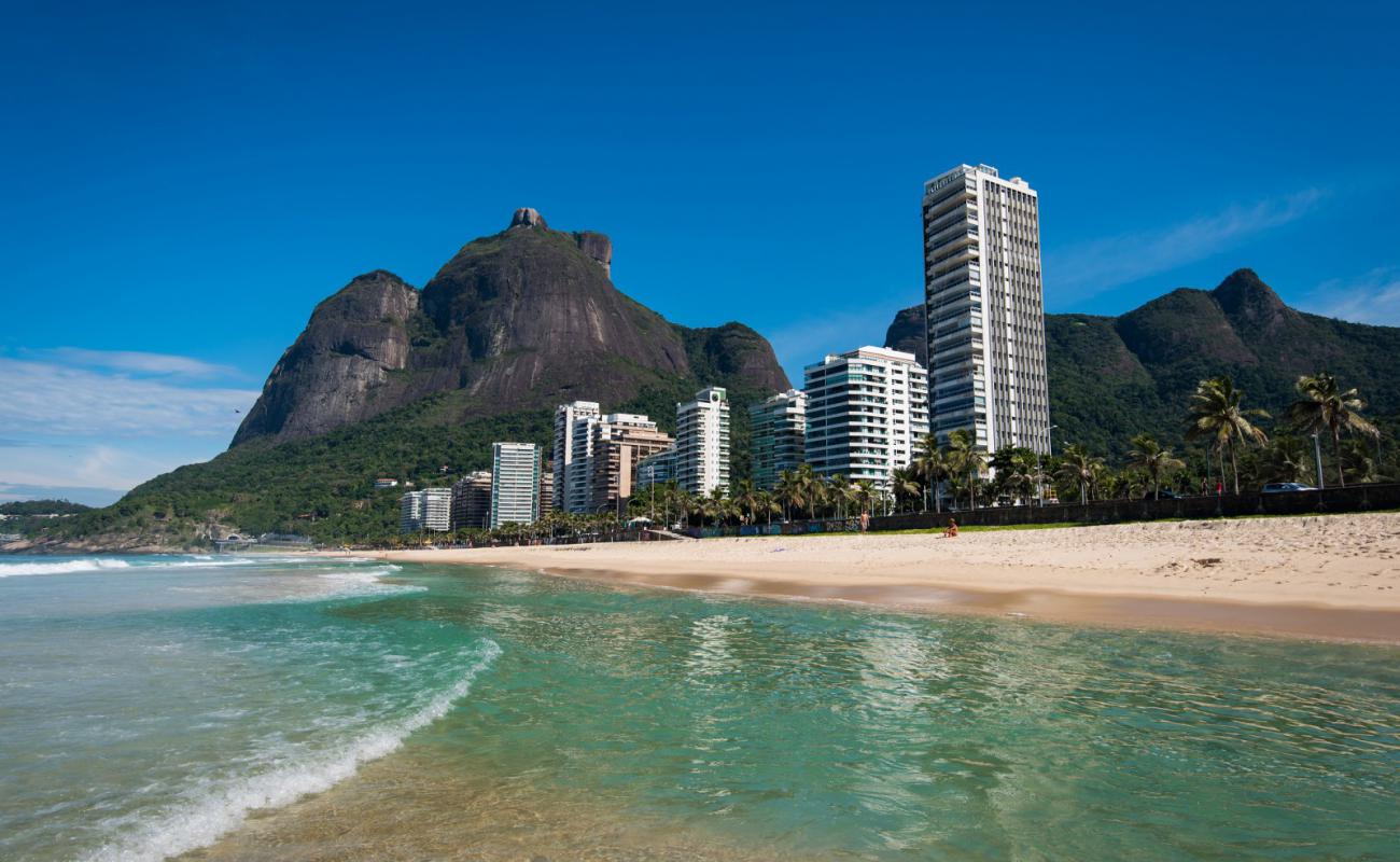 Praia da Gavea'in fotoğrafı parlak ince kum yüzey ile