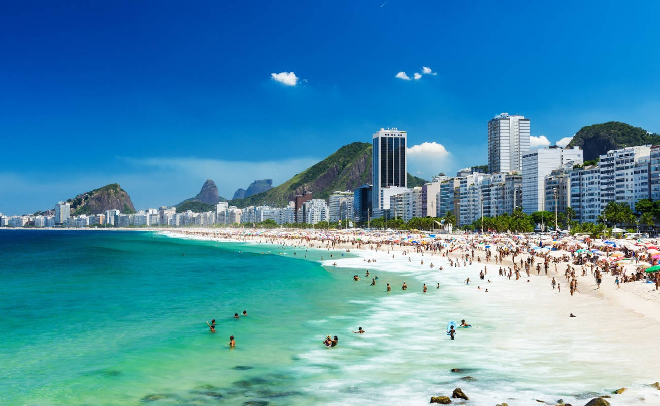 Copacabana Plajı'in fotoğrafı parlak ince kum yüzey ile