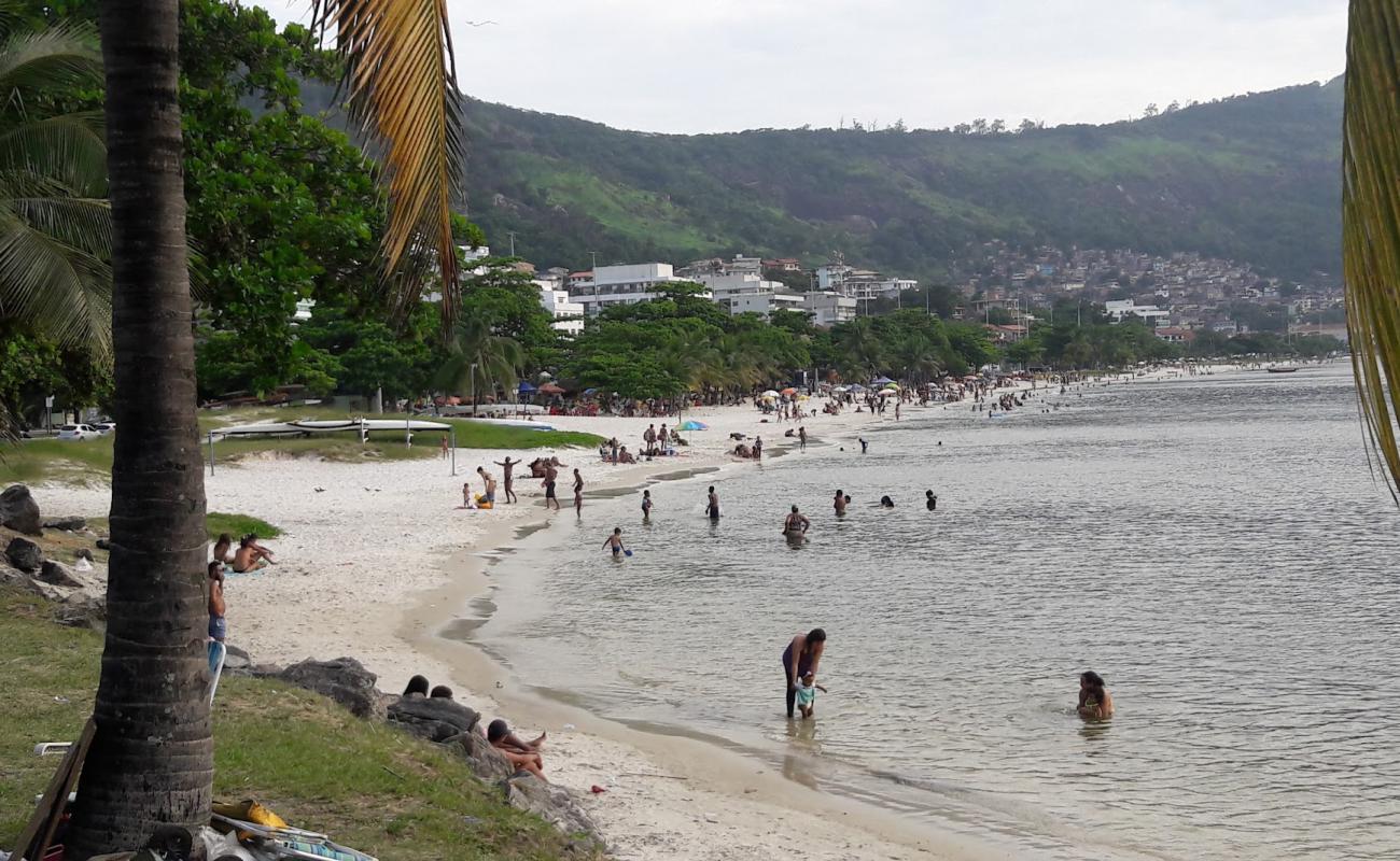 Praia de Charitas'in fotoğrafı i̇nce bej kum yüzey ile