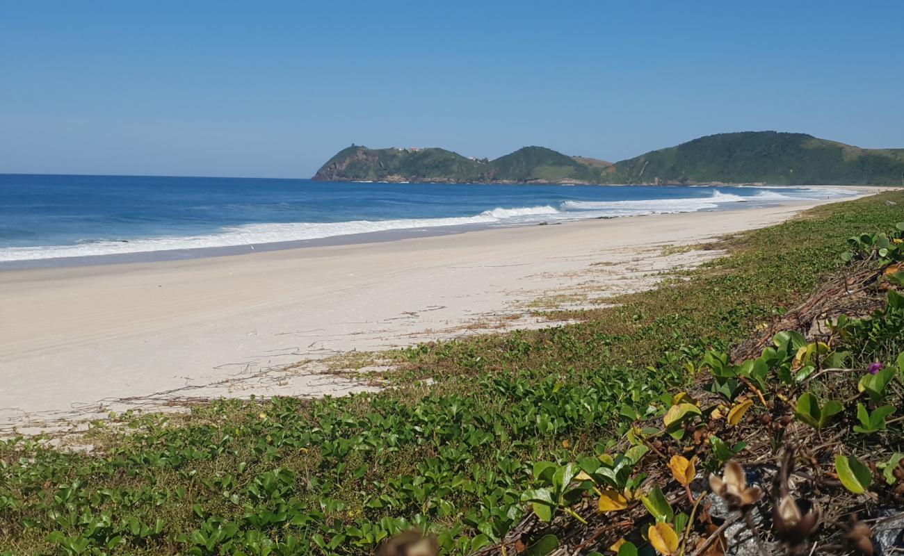Praia da Sacristia'in fotoğrafı i̇nce bej kum yüzey ile