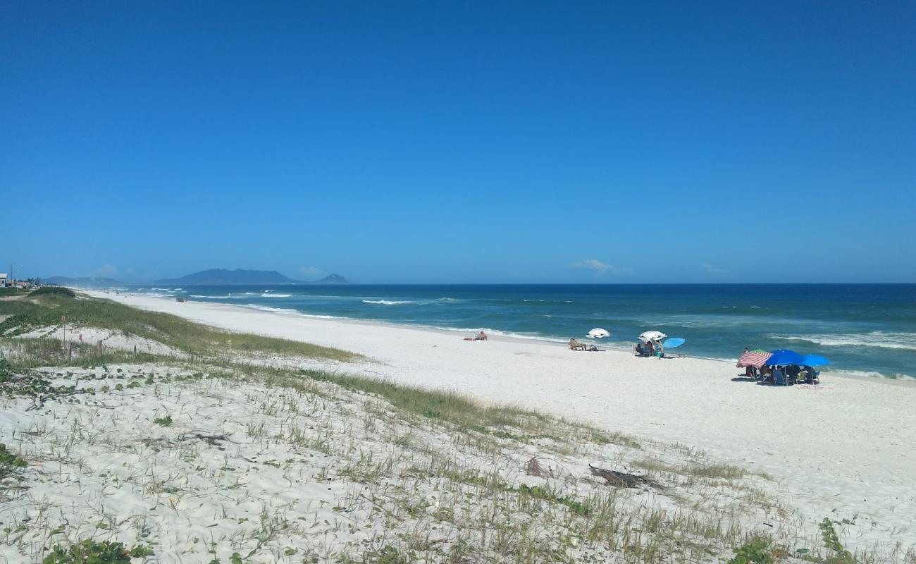 Praia Grande de Figueira'in fotoğrafı beyaz ince kum yüzey ile