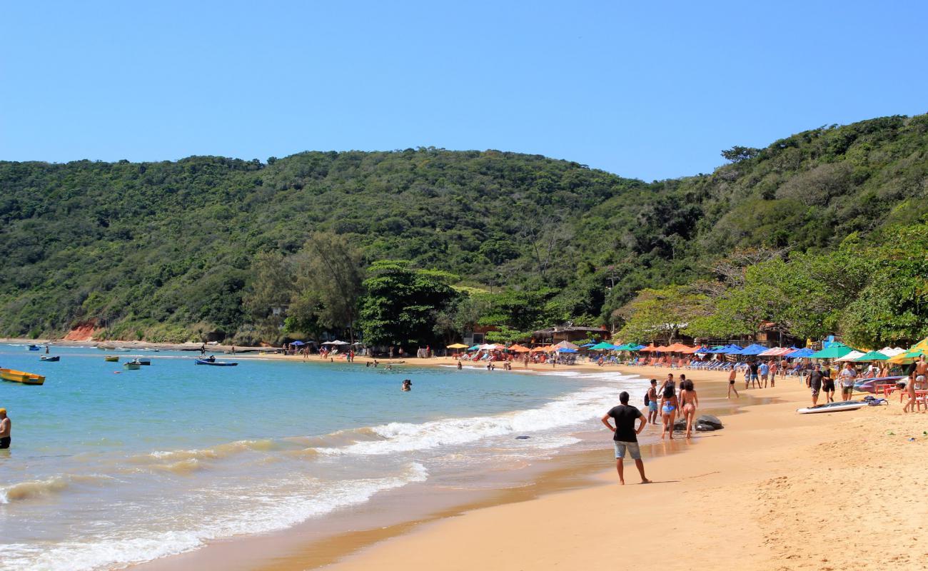 Praia da Tartaruga'in fotoğrafı açık bej kum yüzey ile
