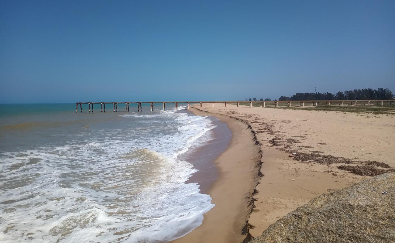 Barra do Furado'in fotoğrafı açık bej kum yüzey ile