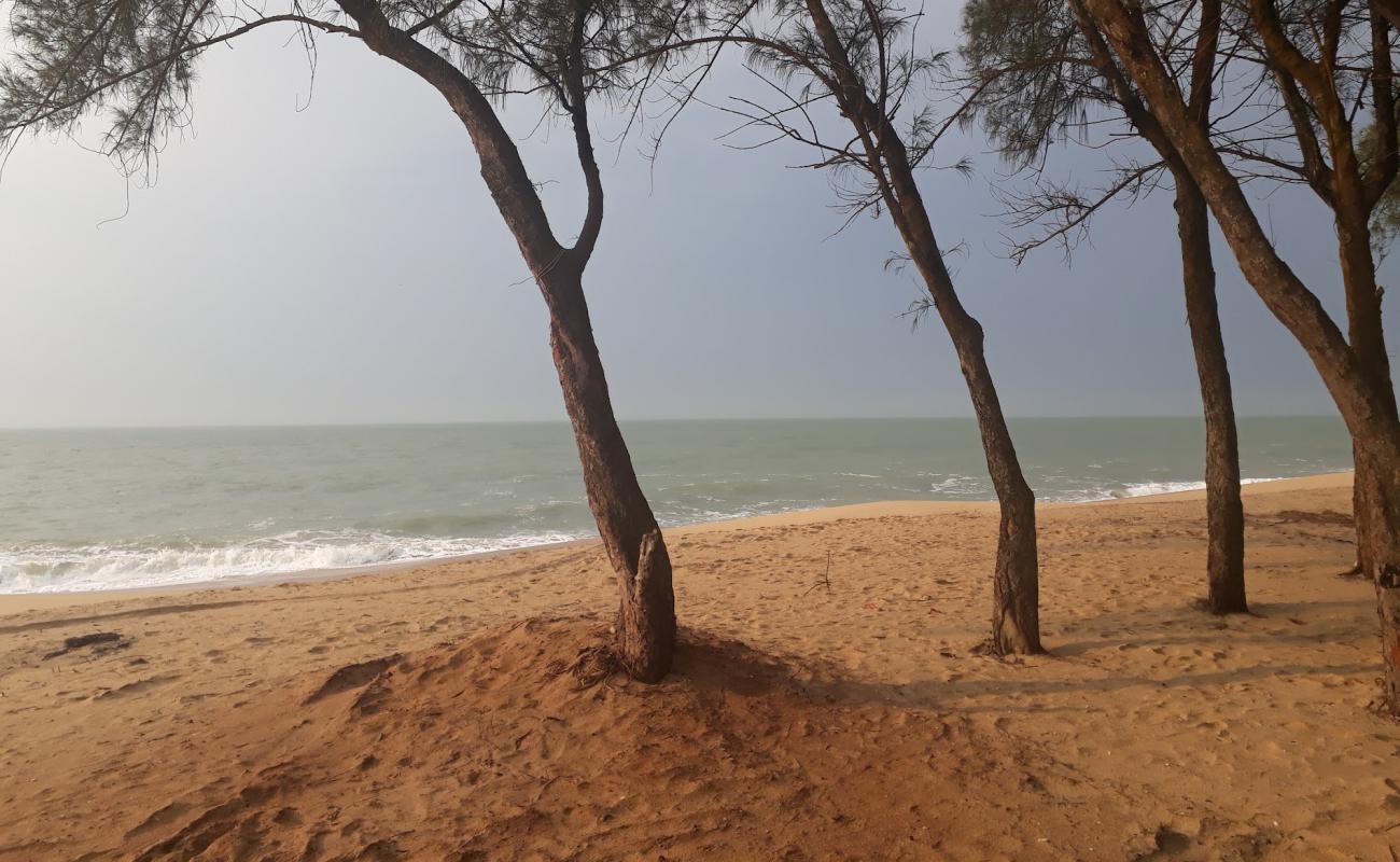 Farol de Sao Thome Plajı'in fotoğrafı açık bej kum yüzey ile