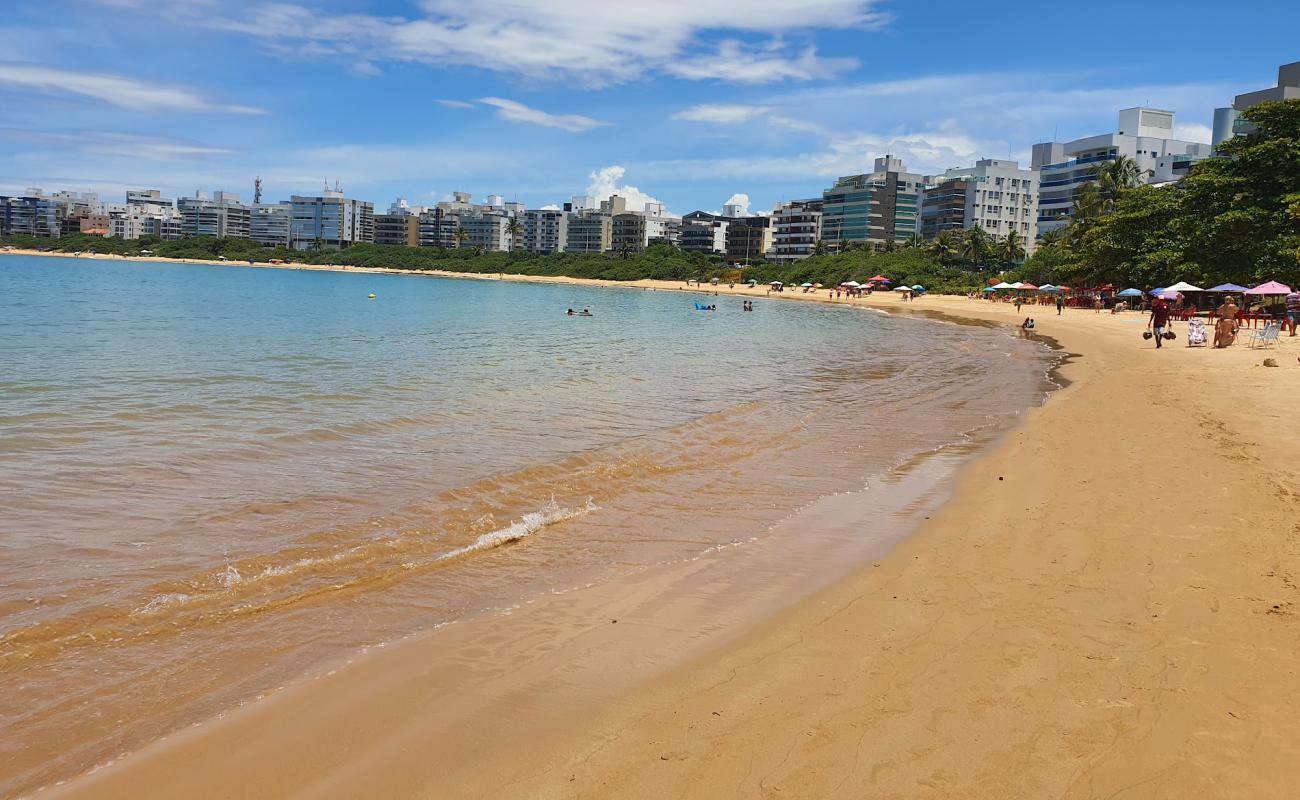 Peracanga Plajı'in fotoğrafı parlak kum yüzey ile