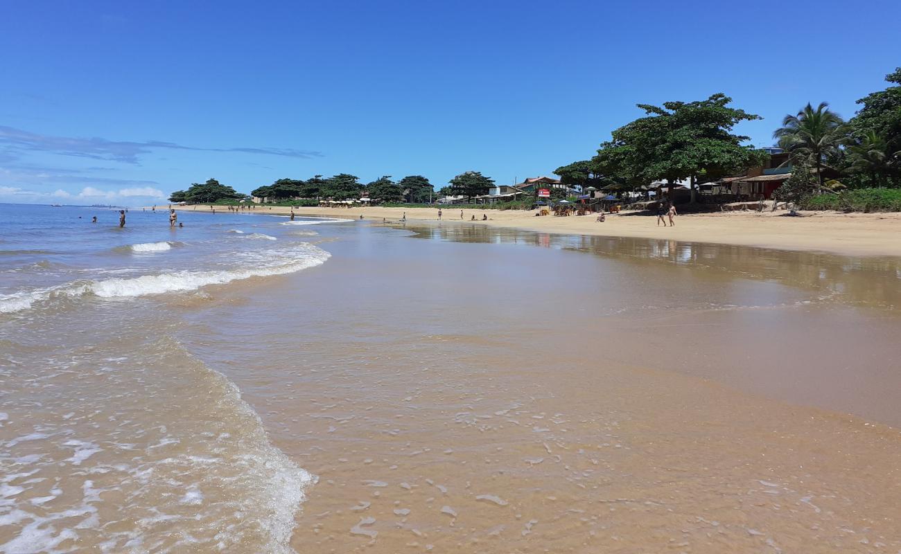 Manguinhos Plajı'in fotoğrafı parlak kum yüzey ile