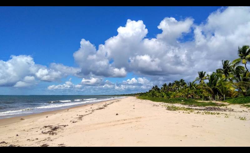 Praia de Pratigi'in fotoğrafı açık bej kum yüzey ile