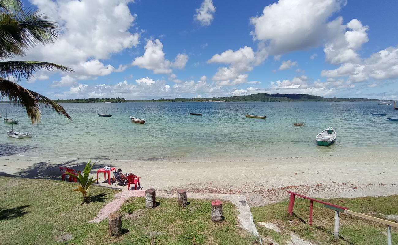Praia de Muta'in fotoğrafı açık bej kum yüzey ile