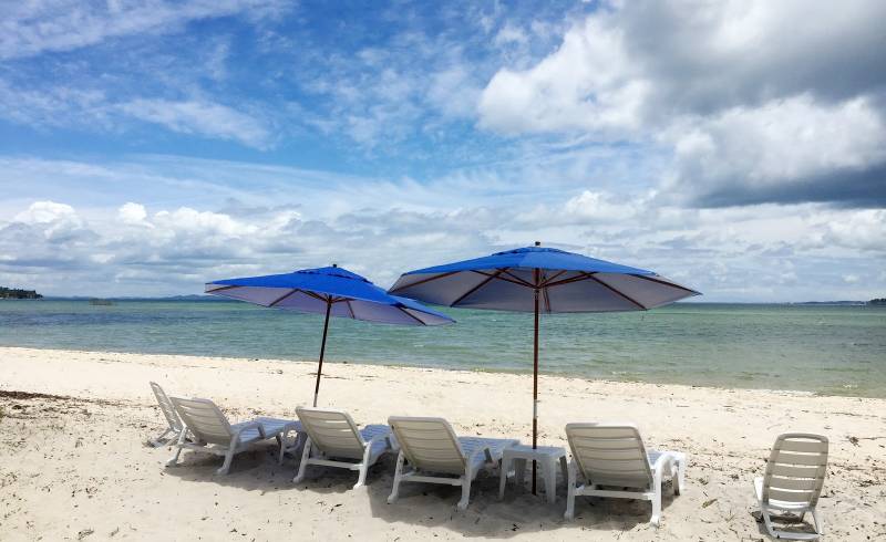 Praia de Monte Cristo - Linda Praia'in fotoğrafı parlak kum yüzey ile