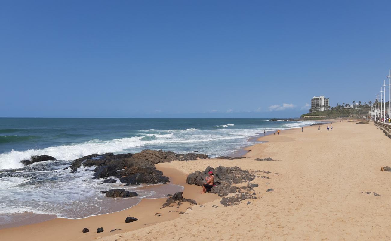 Praia de Amaralina'in fotoğrafı parlak kum yüzey ile