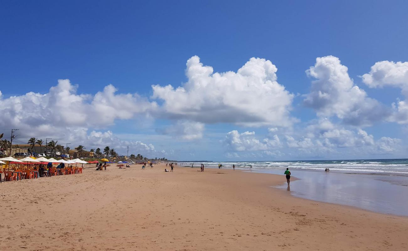 Praia de Ipitanga'in fotoğrafı açık bej kum yüzey ile