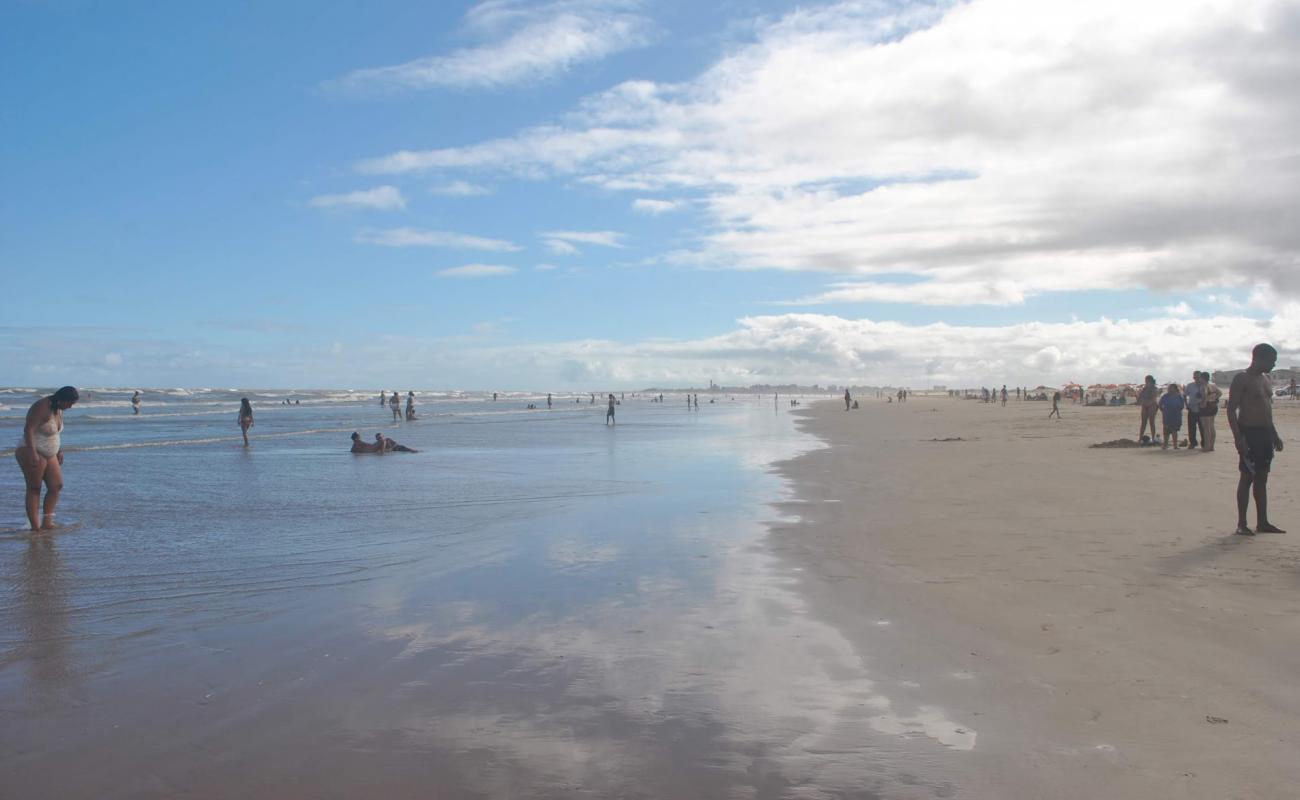 Praia de Atalaia Nova'in fotoğrafı açık bej kum yüzey ile