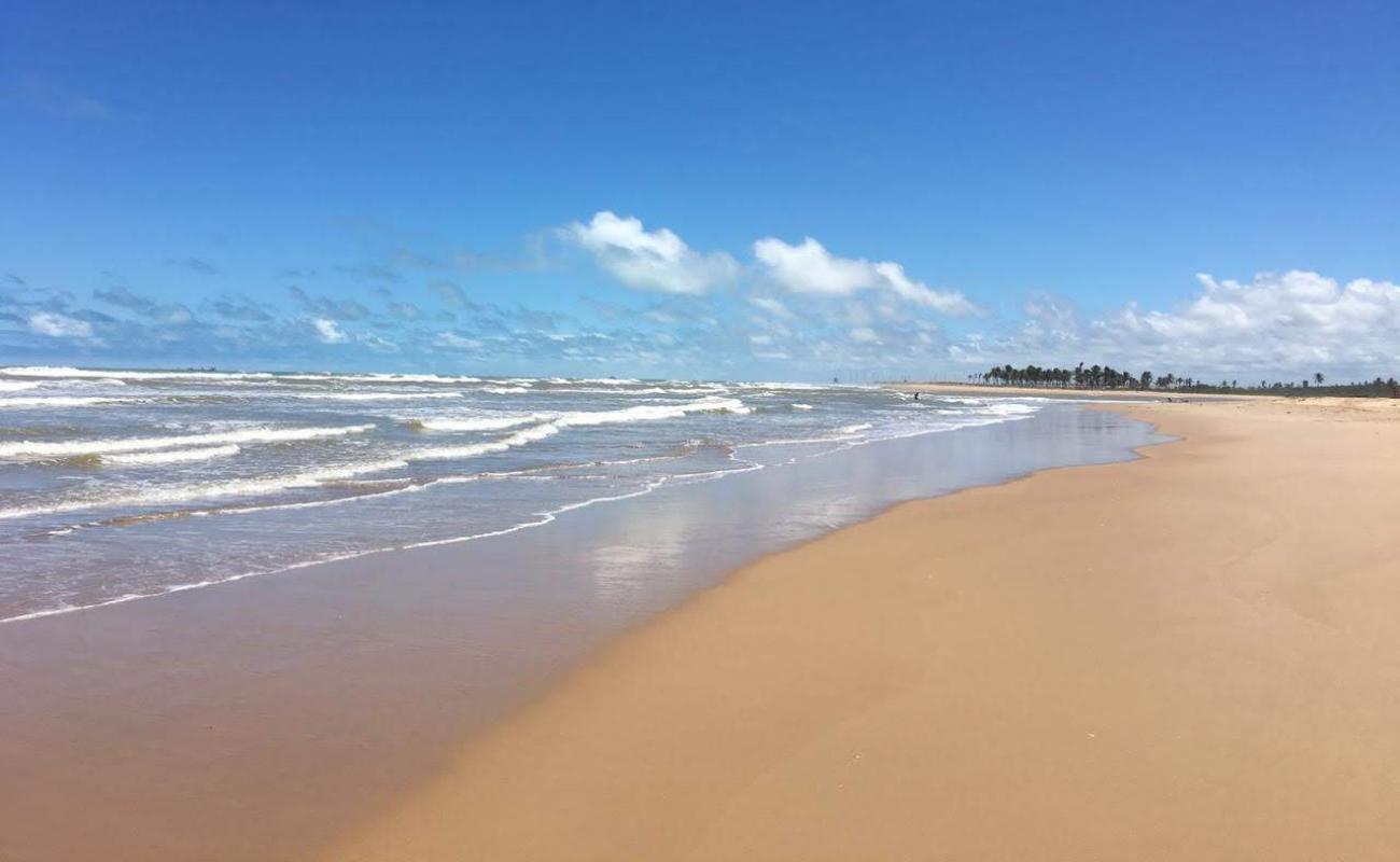Praia de Pirambu'in fotoğrafı açık bej kum yüzey ile